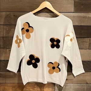 Aaeda Women's Cream Floral Print Sweater